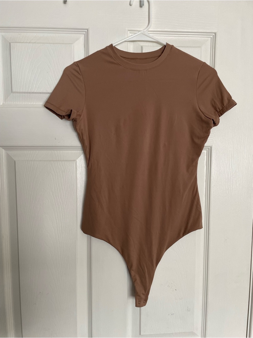 Pumiey Women’s size Small Basic Short Sleeve Bodysuit Tan